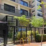 Studio novinho prox. Paulista, com sacada, gym e vaga